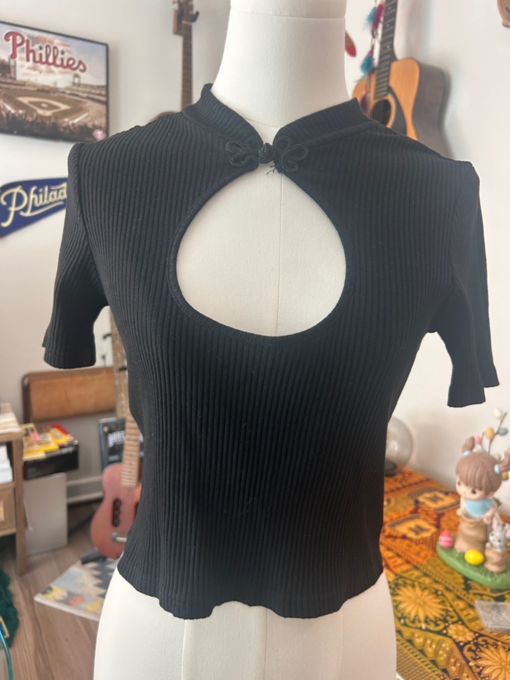 dELiA*s Black Ribbed Keyhole Knot-Front Crop Top